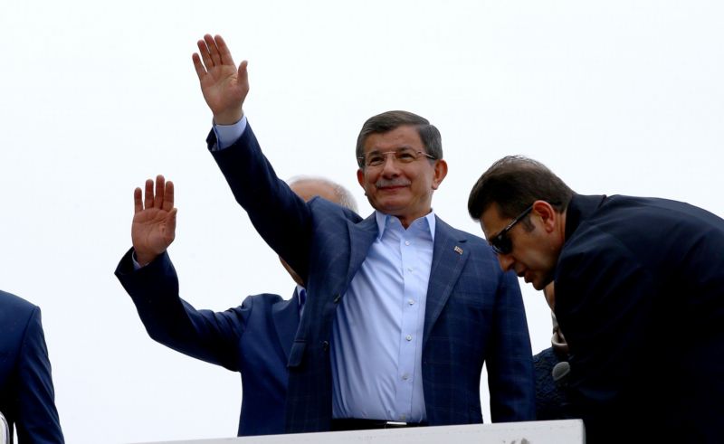 Současný turecký premiér Davutoglu odchází z funkce. Současný turecký premiér Davutoglu odchází z funkce.