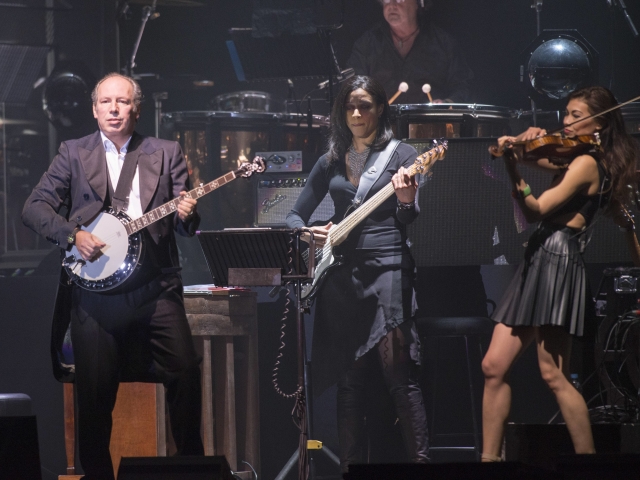 Zimmer překonal averzi k živým vystoupením - koncert v Mnichově. Zimmer překonal averzi k živým vystoupením - koncert v Mnichově.