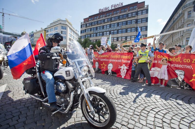 Ruští motorkáři Noční vlci v Praze. Ruští motorkáři Noční vlci v Praze.