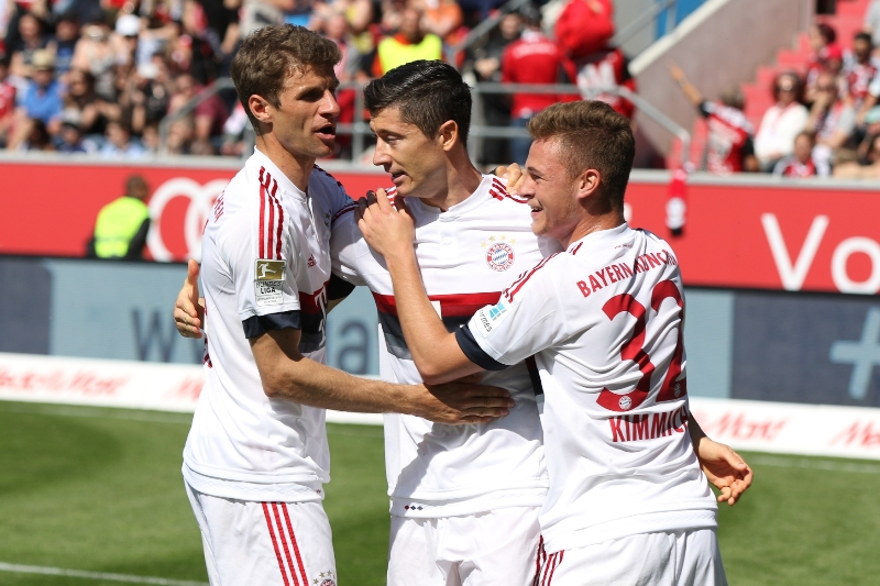 Fotbalisté Bayernu Mnichov porazili Ingolstadt a jsou počtvrté za sebou mistrem Bundesligy.