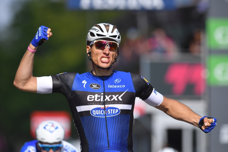 Německý cyklista Marcel Kittel se raduje z vítězství v etapě.