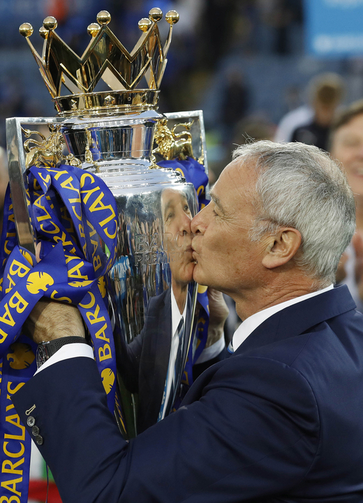 ranieri with trophy