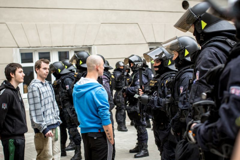 Extremisté loni pořádali 307 akcí, téma menšin vytěsnila migrace.