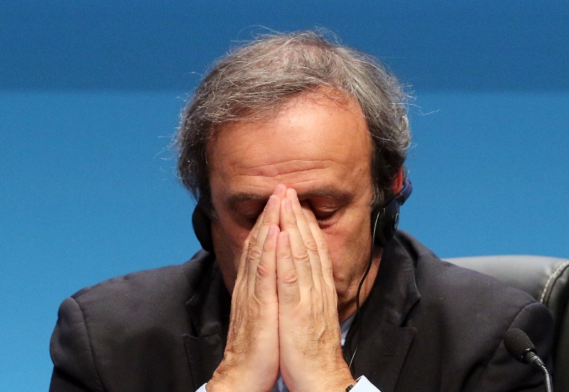 Michel Platini rezignuje na post předsedy Evropské fotbalové unie UEFA. Michel Platini rezignuje na post předsedy Evropské fotbalové unie UEFA.
