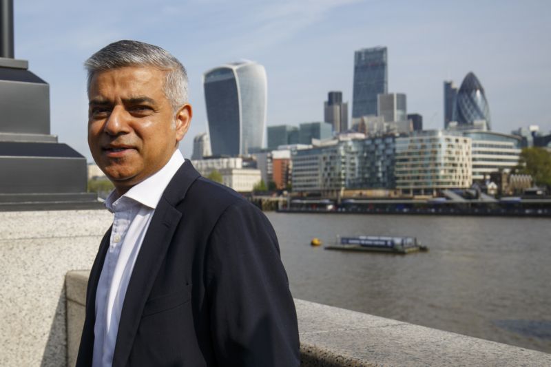 Nový londýnský starosta Sadiq Khan. Nový londýnský starosta Sadiq Khan.
