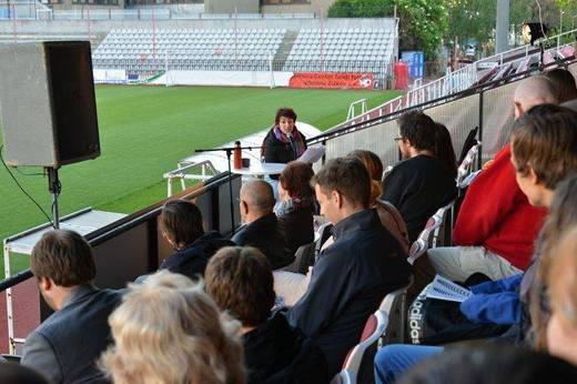 Noc literatury 2014 na Žižkovském stadionu se Simonou Babčákovou.