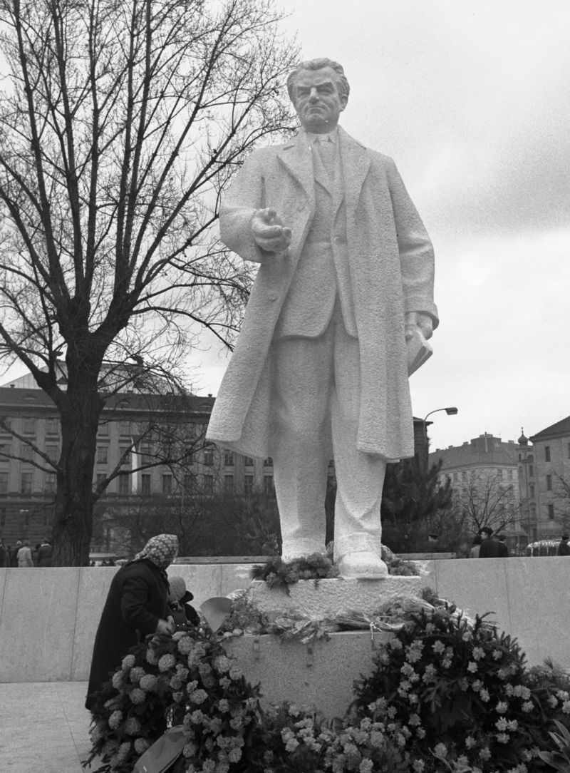 Socha Klementa Gottwalda (ilustrační foto). Socha Klementa Gottwalda (ilustrační foto).