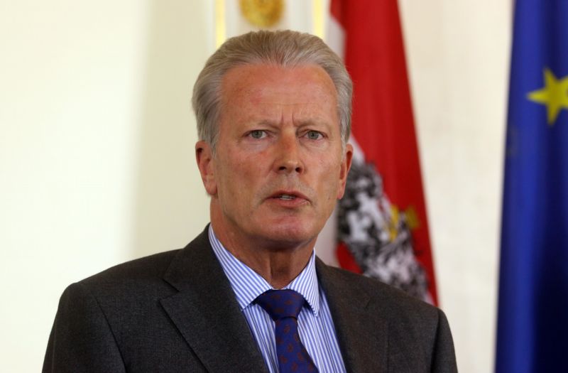 Reinhold Mitterlehner v čele rakouské vlády dočasně nahradil odstoupivšího kancléře Wernera Faymanna. Reinhold Mitterlehner v čele rakouské vlády dočasně nahradil odstoupivšího kancléře Wernera Faymanna.