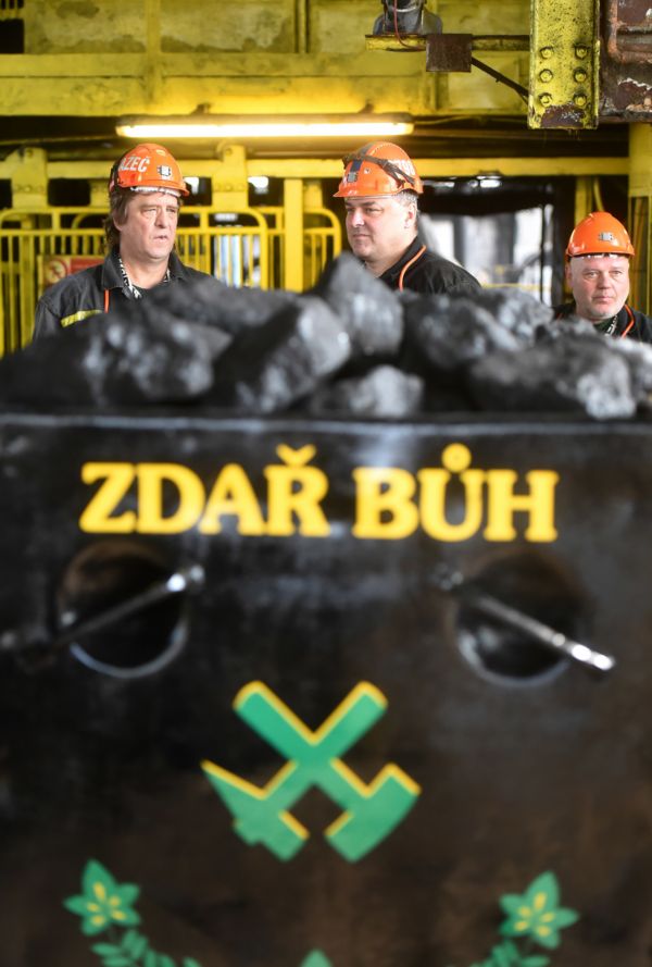 Zaměstnanci OKD v dolu ve Stonavě na Karvinsku.