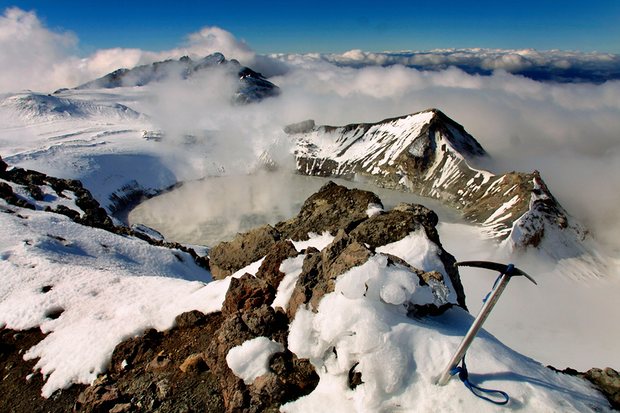Ruapehu, v překladu hlučná díra, nejvyšší aktivní sopka na Novém Zélandu.