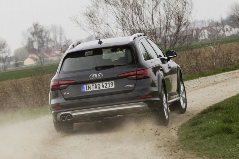 Světlá výška dovoluje A4 allroad zdolávat i nezpevněný terén.