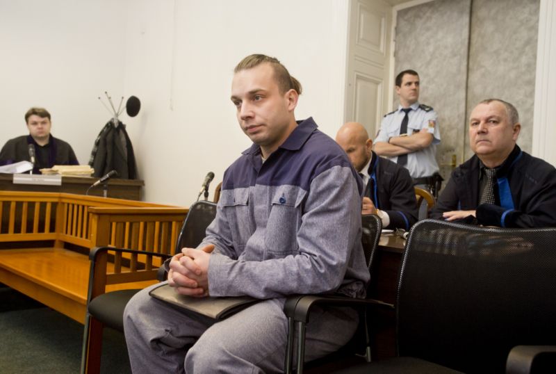 Pražský městský soud uznal devětadvacetiletého Hambergera vinným z pěti trestných činů. Pražský městský soud uznal devětadvacetiletého Hambergera vinným z pěti trestných činů.