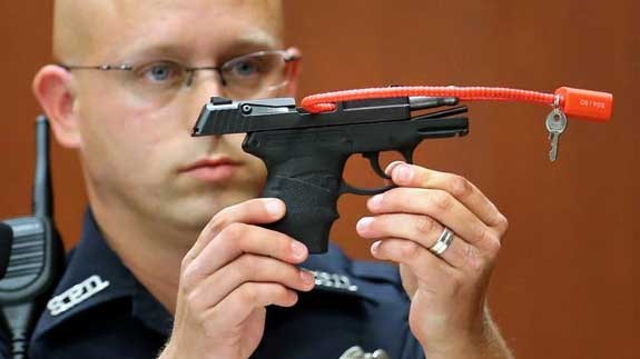 Zbraň, kterou Zimmerman zastřelil neozbrojeného černocha Trayvona Martina.