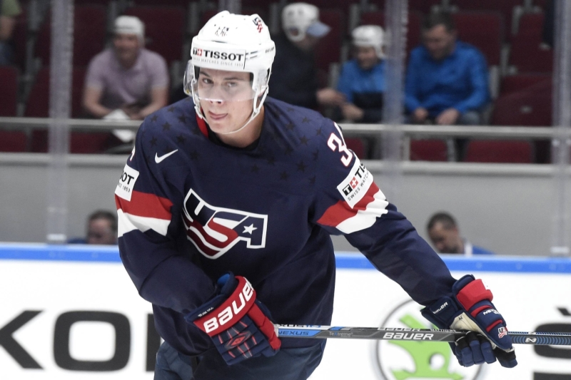 Americký útočník Auston Matthews. 
