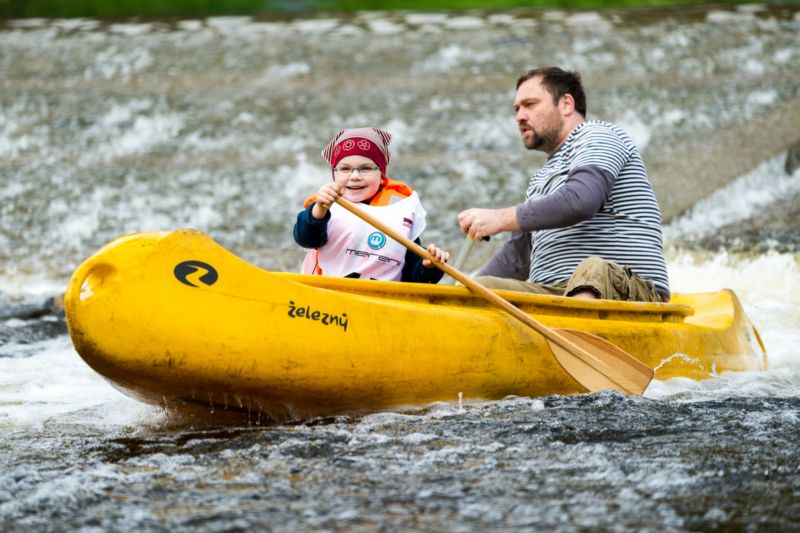 Vltava je sjízdná od Vyššího Brodu, stabilně splavná je i Berounka od Plzně a na severu je splavné Labe pod přehradou Les Království. Vltava je sjízdná od Vyššího Brodu, stabilně splavná je i Berounka od Plzně a na severu je splavné Labe pod přehradou Les Království.