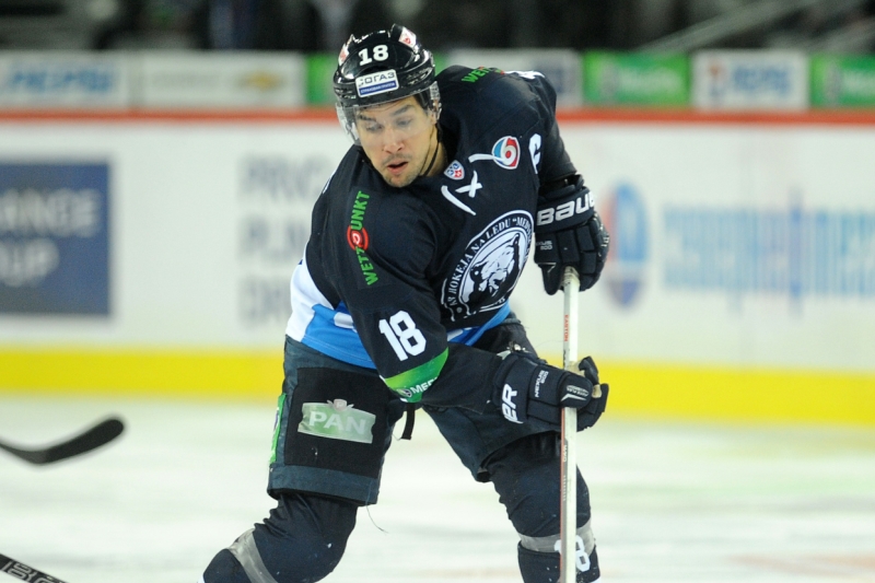 Jonathan Cheechoo si plácl se Slovanem Bratislava.