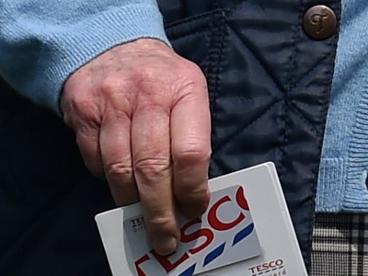 Tesco prý však není na seznamu firem, u kterých královský palác objednává zboží.