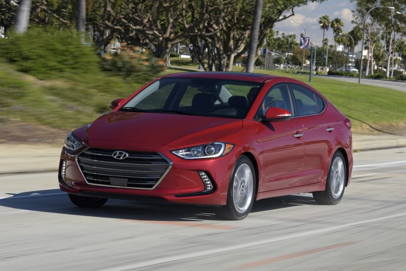 Model Elantra slaví za oceánem velký prodejní úspěch.
