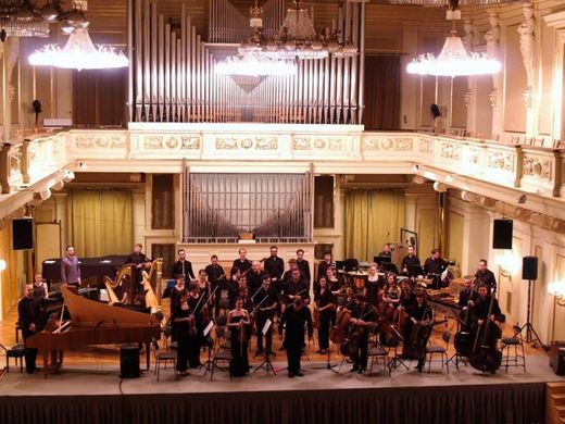 Koncert orchestru Brno Contemporary Orchestra v Besedním domě v Brně.