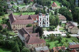 Letecký pohled na premonstrátský klášter s bazilikou Narození Panny Marie v Želivi.