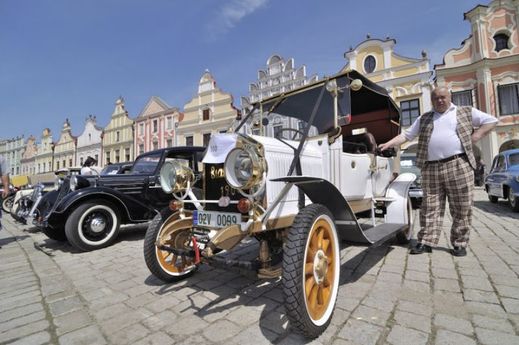 Telč o víkendu hostí již osmý ročník akce nazvané Veteránská revue.