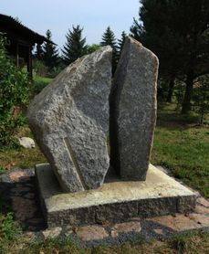 Pomník pohnuté historie Sudet 20. století v Libyni na Lounsku.
