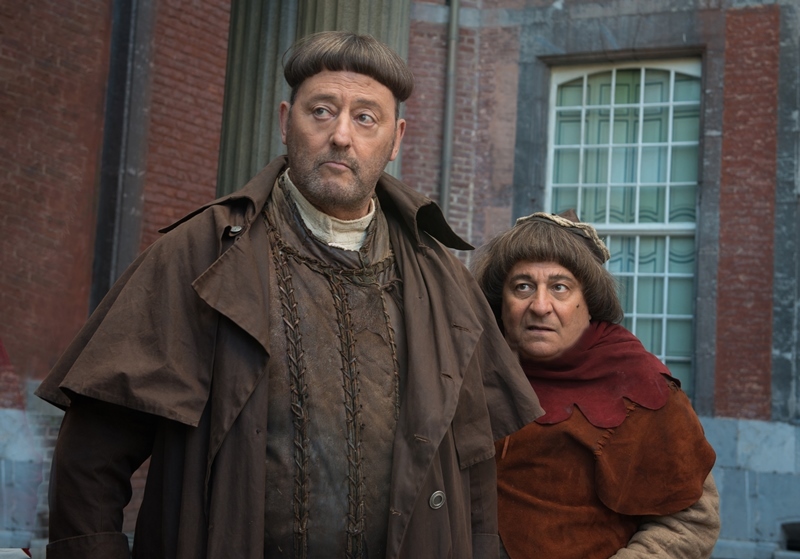 Jean Reno a Christian Clavier se tentokrát se štábem proháněli po České republice.
