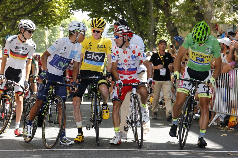 Závodníci při jedno ze závodů Tour de France 2015.
