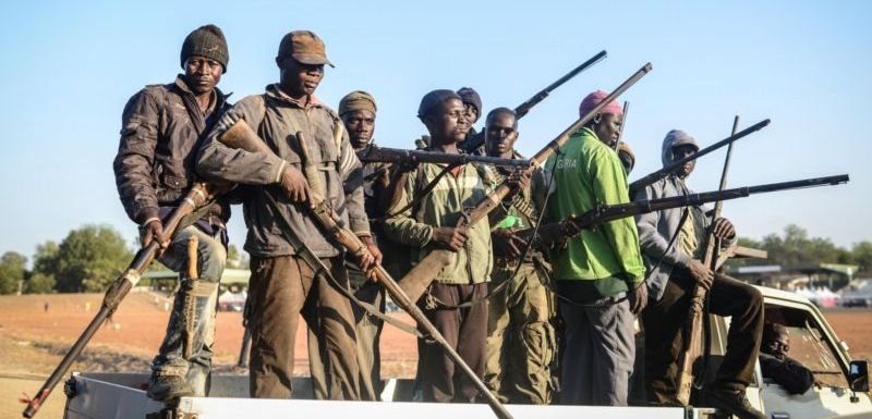 Boko Haram často pomáhají sami místní lovci.