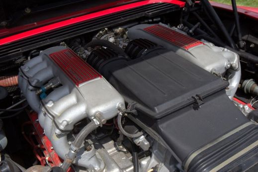 Motor vozu.