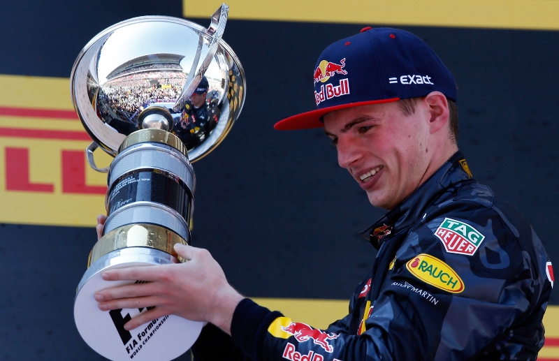 Max Verstappen poprvé zvítězil ve formuli 1.
