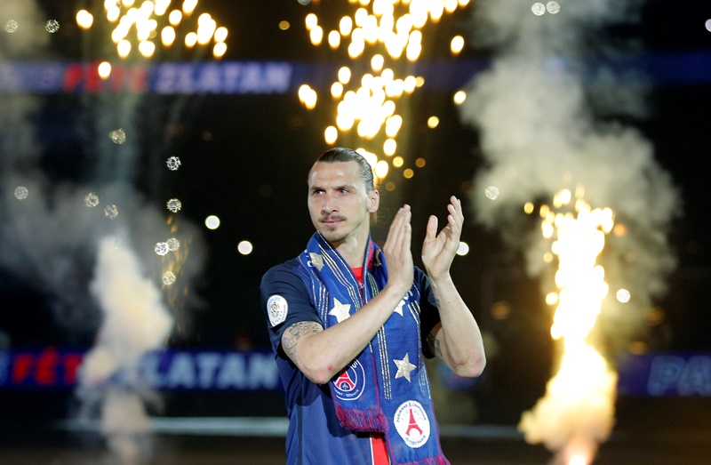 Vedení Paris St. Germain se rozhodlo pojmenovat hlavní tribunu na stadionu Park princů po Zlatanu Ibrahimovicovi. Vedení Paris St. Germain se rozhodlo pojmenovat hlavní tribunu na stadionu Park princů po Zlatanu Ibrahimovicovi.