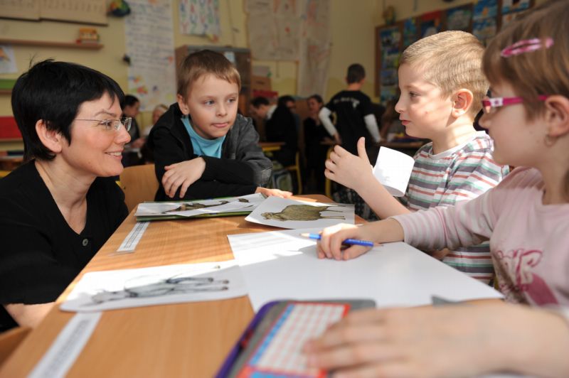 Tým projektu Pomáháme školám k úspěchu vybral loni tři nové školy. V roce 2015 tak získalo podporu okolo 400 pedagogů v osmi krajích České republiky.