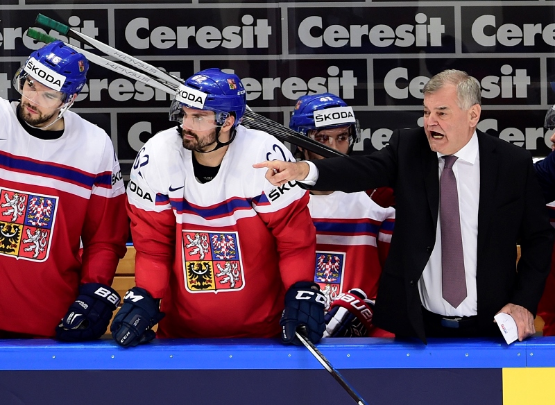 Vladimír Vůjtek, trenér české hokejové reprezentace.