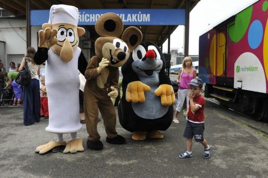 Pohádkové postavy neodmyslitelně patří k zlínskému festivalu.