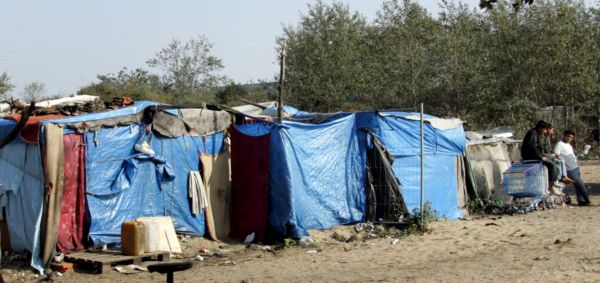 UNHCR pro uprchlíky obstarává kolem sedmdesáti tisíc stanů a asi dva miliony plachet. 