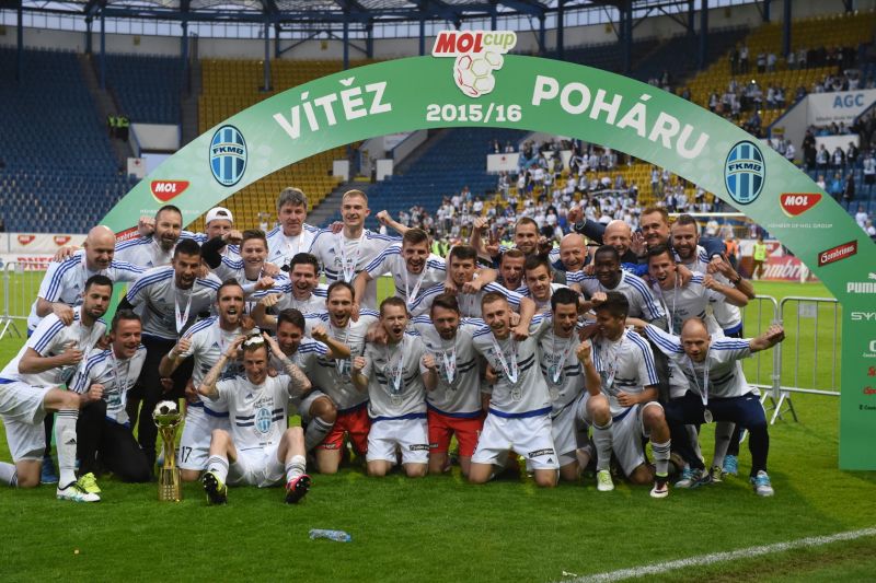 Hráči Mladé Boleslavi slaví titul v MOL Cupu