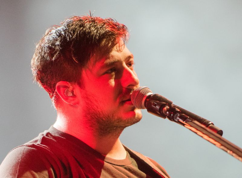 Zpěvák kapely Mumford & Sons. Zpěvák kapely Mumford & Sons.