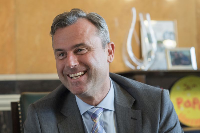 Mírný favorit prezidentských voleb v Rakousku Norbert Hofer. 