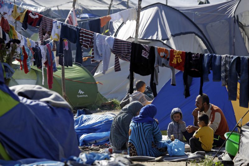 Uprchlíci v táboře Idomeni.