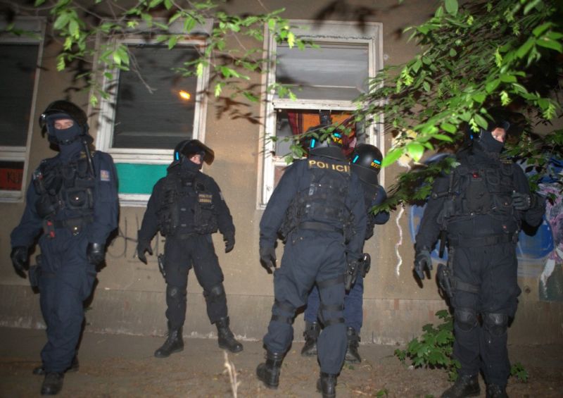 Policisté předali dům oprávněnému vlastníkovi.