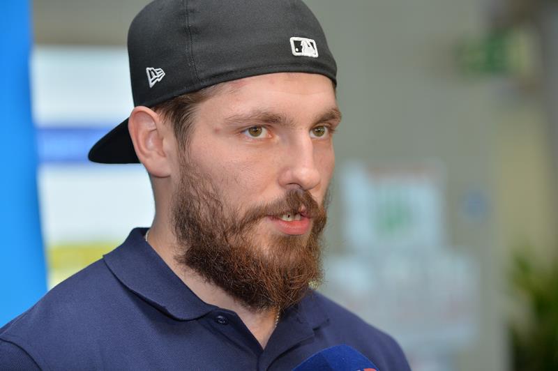 Hokejový obránce Michal Kempný se podle zámořských médií domluvil na smlouvě s Chicagem. Hokejový obránce Michal Kempný se podle zámořských médií domluvil na smlouvě s Chicagem.