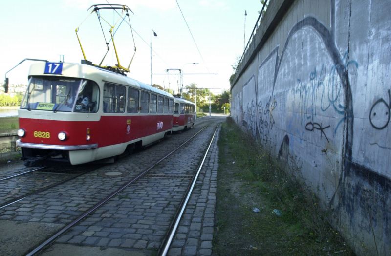 Pražská tramvaj 17 (ilustrační foto).