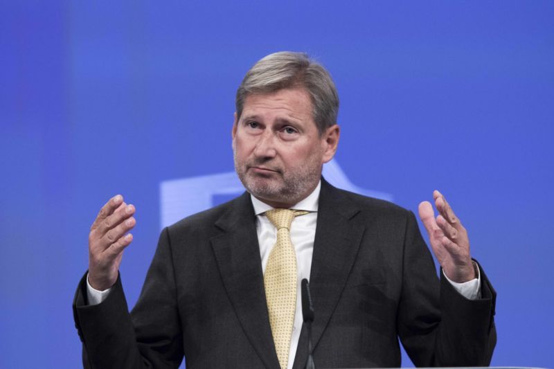 Eurokomisař Johannes Hahn. Eurokomisař Johannes Hahn.