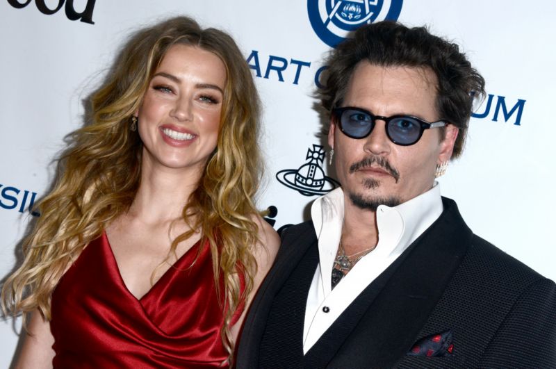 Johnny Depp a Amber Heard se rozvádí.