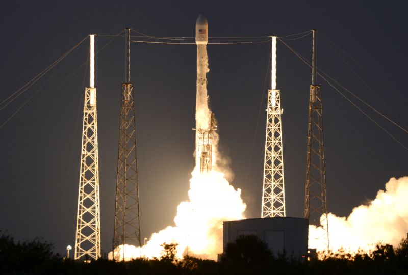 Americká soukromá vesmírná společnost SpaceX zopakovala úspěšné přistání.