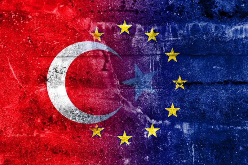 Vztah Turecko – EU je kvůli evropskému příslibu jako na houpačce.