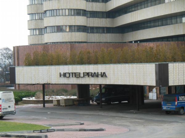 Hotel Praha byl postaven na konci 70. let minulého století. 