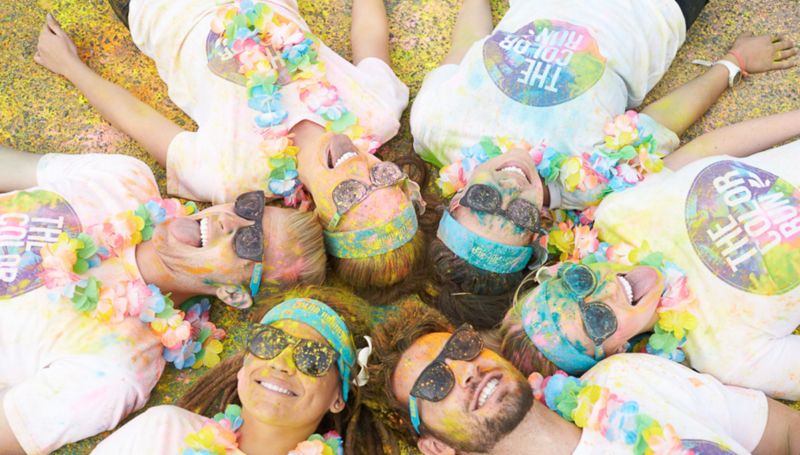 Letošní barevný běh The Color Run nese podnázev Tropicolor.