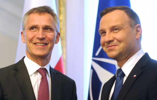 Jens Stoltenberg (vlevo) s polským prezidentem Andrzejem Dudou.
